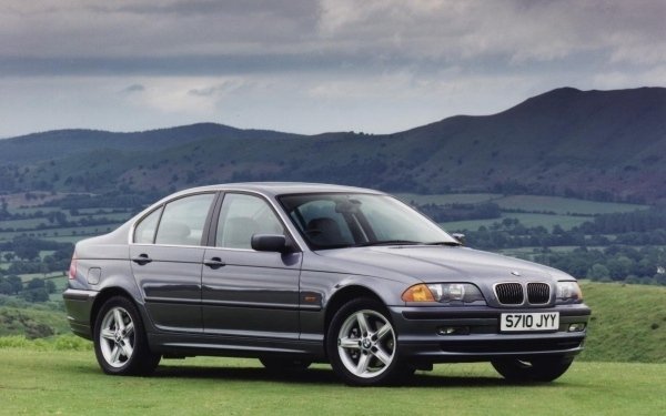 BMW radu 3 1998 1998 strieborná karoséria Štvordverové BMW radu 3 1998-2005 striebornej karosérie hory