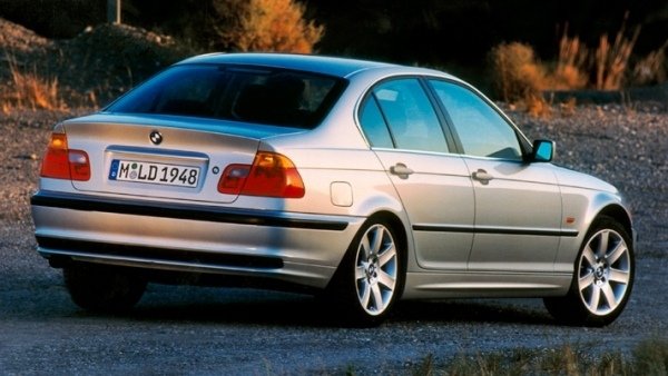 Karoséria BMW 3 série 1998 2005 pohľad Karoséria-BMW-séria 3-1998-2005-pohľad zozadu
