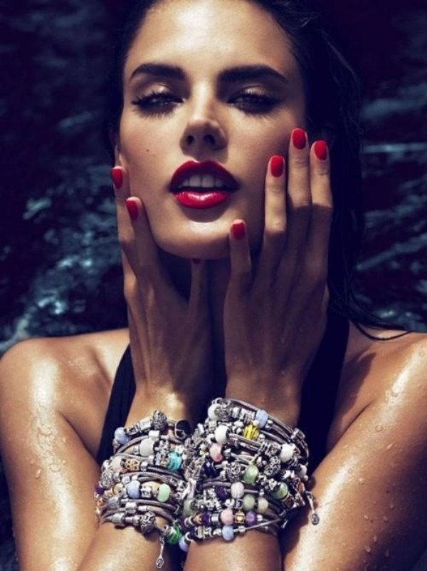 Výber významu farby rúžu Na výber- farba rúžu- tmavé pery