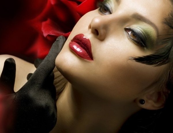 Voľba farby rúžu a osobnosti za tým Farba rúžu -červená- osobnosť-žena