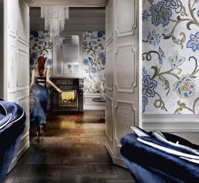 Nástenný dizajn s mozaikovými sklenenými dlaždicami zdobiacimi kvety