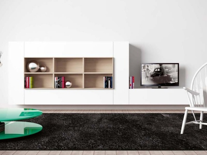 biela nástenná jednotka vo vysokom lesku s drevenou zadnou stenou, TV doska NEST G141 od Novamobili biela stenová jednotka-vo vysokom lesku-TV-doska-lak-povrchová úprava-NEST-G141-Novamobili