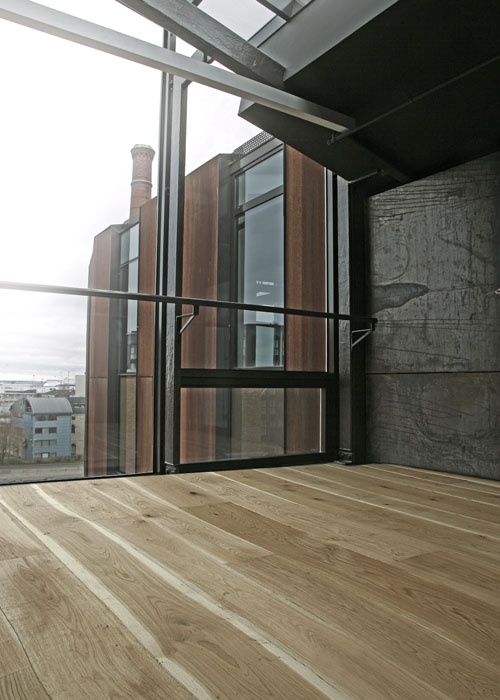 masívna, zakrivená drevená podlaha bolefloor