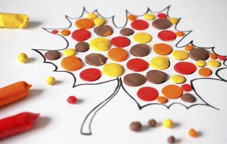 Nápad na ručné práce s batoľatami v detských jasliach s modelovacím materiálom na podporu motoriky