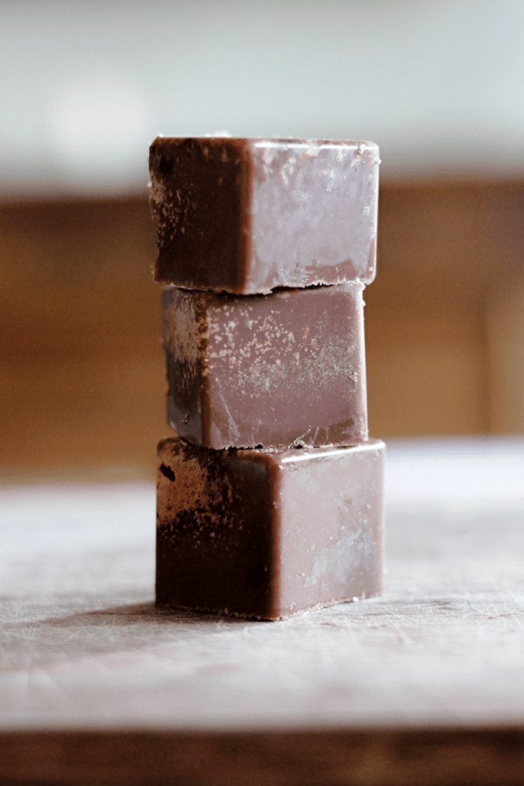 keto tukové bomby kokosový olej kakaový prášok arašidové maslo bez cukru