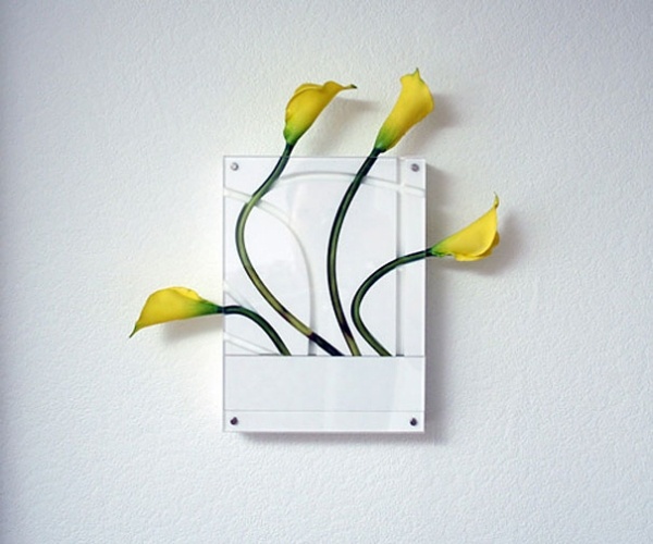 váza na kvetinu v modernom dizajne s nápadom na darček pre kanály