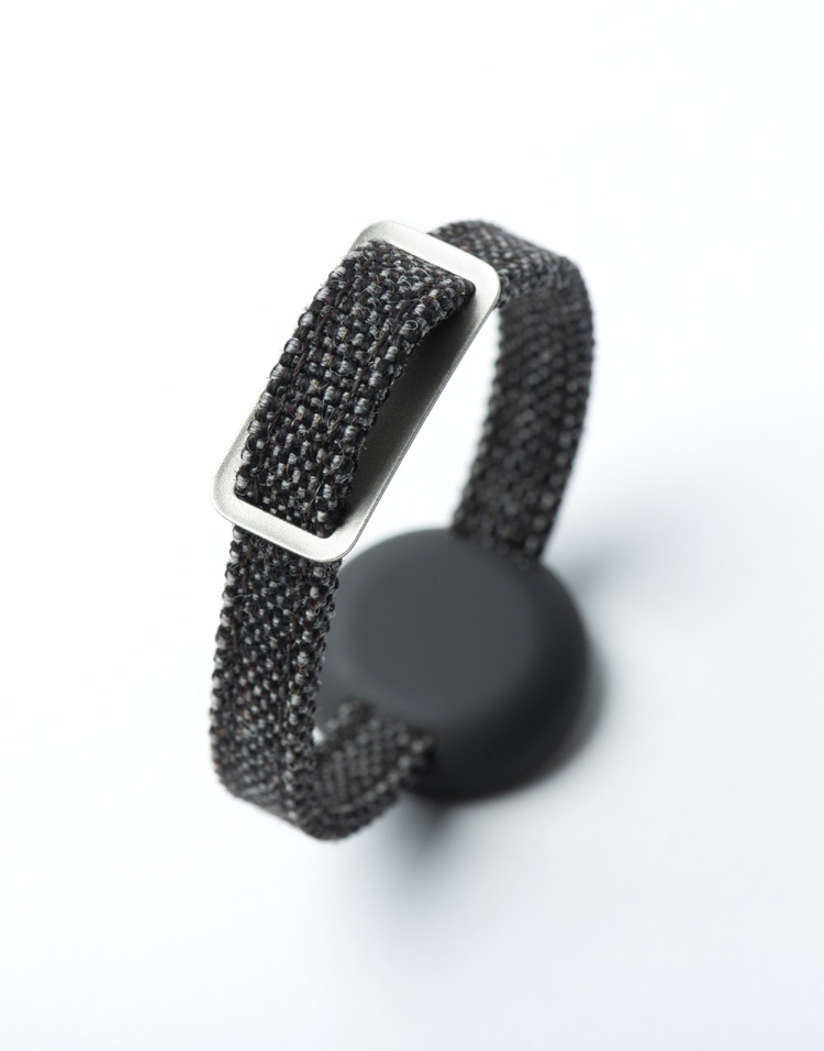 digitálny peňaženkový náramok Kvadrattextil nastaviteľný