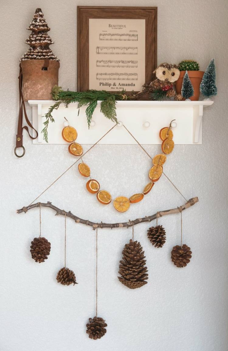 veniec prírodné materiály šišky vianočná dekorácia plátky pomaranča