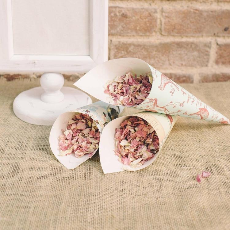 konfety symboly šťastia urobte zo seba sedmokrásky okvetné lístky ruží kvety