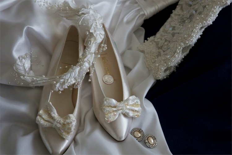 kúzlo šťastia na svadbu symboly šťastia minca svadobné topánky zlatá strieborná