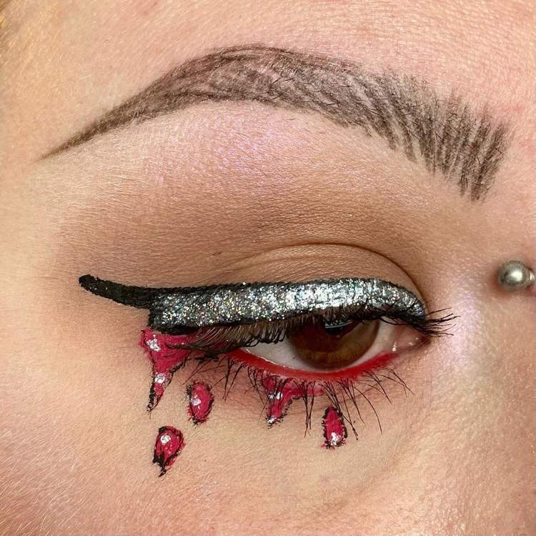 líčenie očí halloween s trblietkami