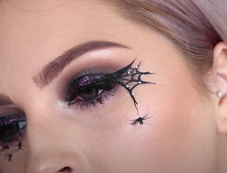 halloween nalíči oči ako pavučina