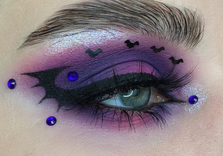Halloween očný make-up vo fialovej farbe