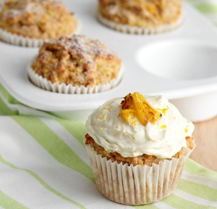 muffinový koláč recept-mrkvovo-ananásová poleva