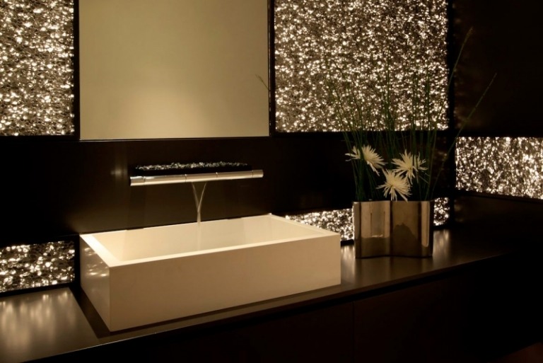 Čisto luxusné nápady na dizajn kúpeľne s osvetlenou onyxovou stenou Kúpeľňový dizajn-nápady do kúpeľne-onyx-podlaha-obklady