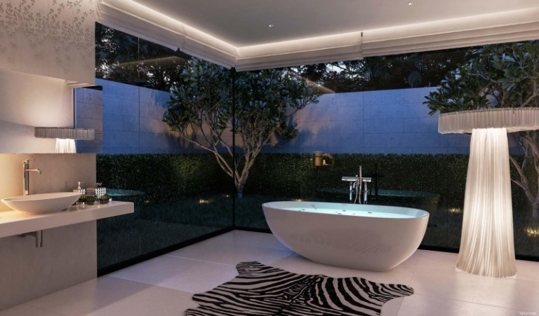 Kúpeľňa s voľne stojacou vaňou a štýlovým kobercom Svetlý koberec v dizajne kúpeľne-moderná podlaha