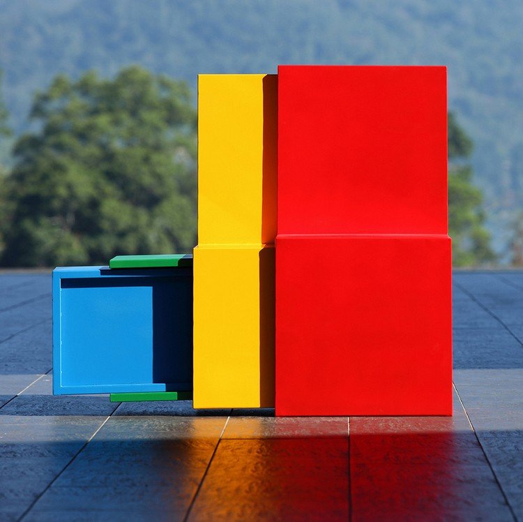 multifunkčné stoličky v jasných farbách