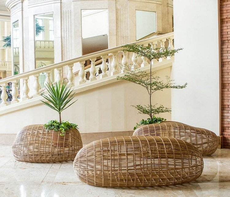 multifunkčný lavičkový izbový stojan na rastliny