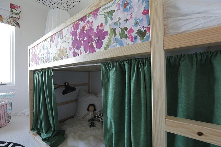 Ako pripevniť záves na poschodovú posteľ Kura DIY