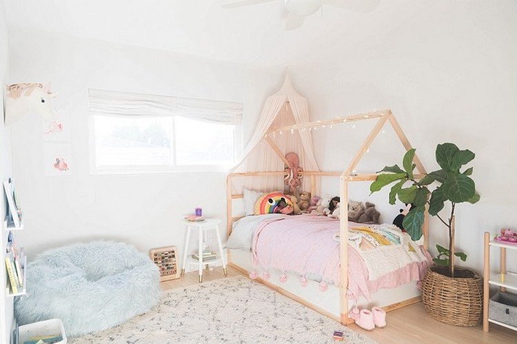 Domová posteľ Kura DIY so závesom ako baldachýn