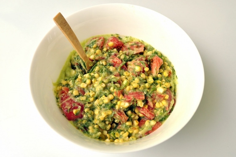 vegánsky recept šalát majonéza zdravé jedlo drevená lyžica