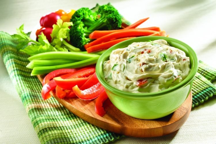 Domáci majonézovo-paprikový dip k zelenine