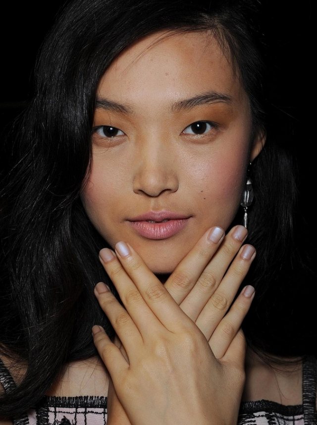 lak na nechty s nenápadným perleťovým shimmer-tadashi shoji matná farba-lak-lak-perla-trblietka-tadashi-shoji