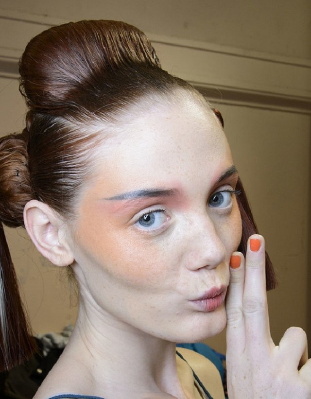 letný nechtový dizajn-svetlá farba-oranžovo-tsumori chisato letný-lak-na nechty-farba-oranžová-nápady-tsumori-chisato