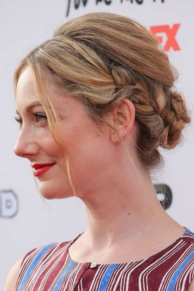 Pletený drdol - Judy Greer Dirndl-účesy-vrkoč-drdol-judy-greer
