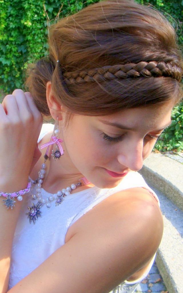 Cop ako čelenka a drdol Účes Oktoberfest s pigtailom Oktoberfest šperky