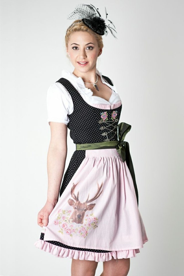 Kostým v čiernych a ružových tradičných vlasových doplnkoch Účes Dirndl s módnymi vlasovými doplnkami