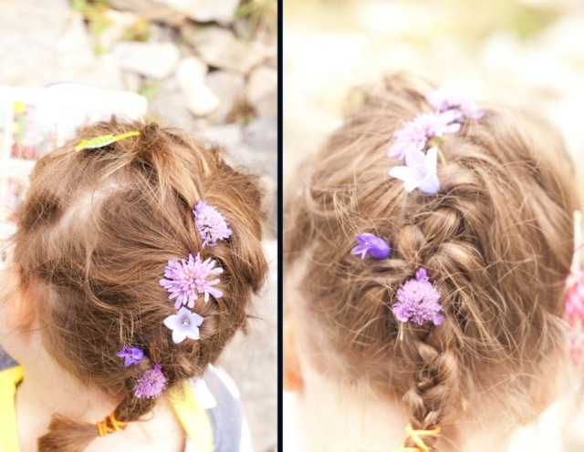 romantický vzhľad hravý vrkoč s kvetmi S kvetmi v copu-tradičný kroj-účes Oktoberfest