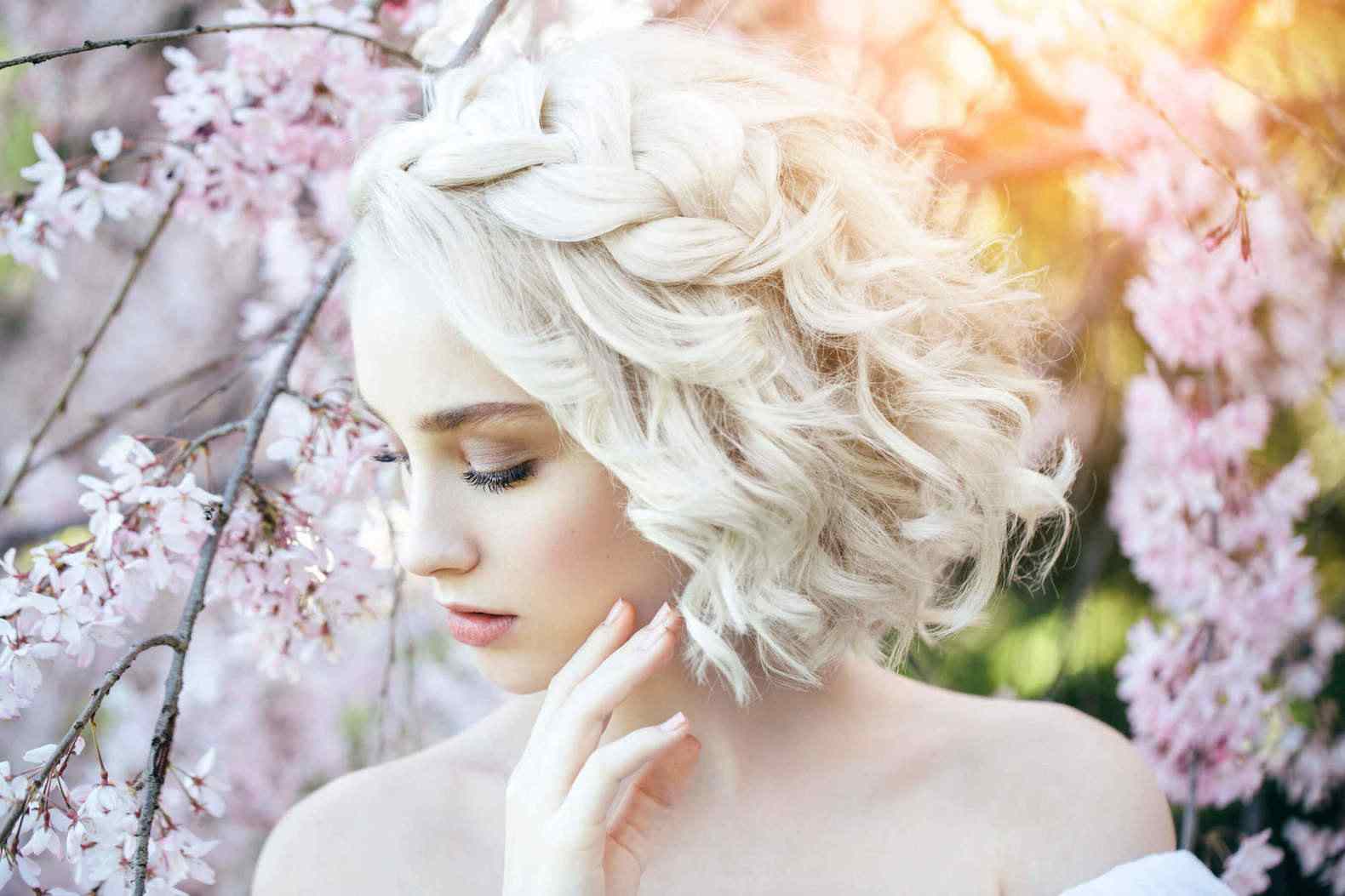 Dirndl_Frisuren_fur_short_haare_seitlicher_Zopf_Inleitung_Schritt_fur_stufe
