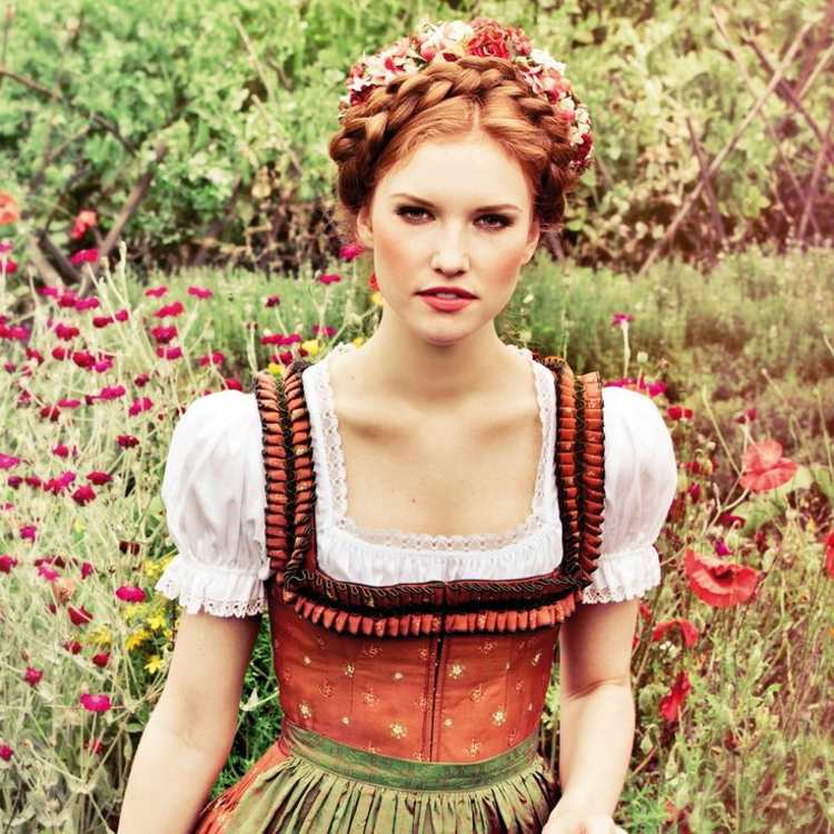 Oživte účesy doplnkami dirndl účesy doplnok-kvet-vrkoč-ryšavé vlasy