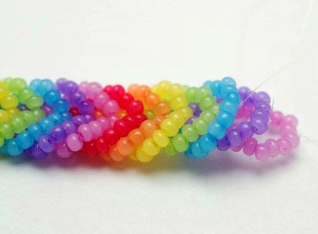 navlečte retiazky dúhového náramku, vyrobte si prstene sami