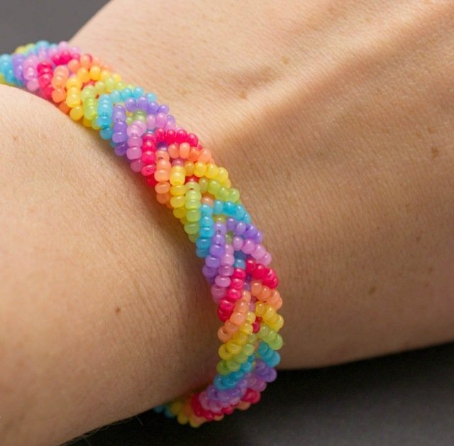 DIY náramok priateľstvo farebný projektový pás