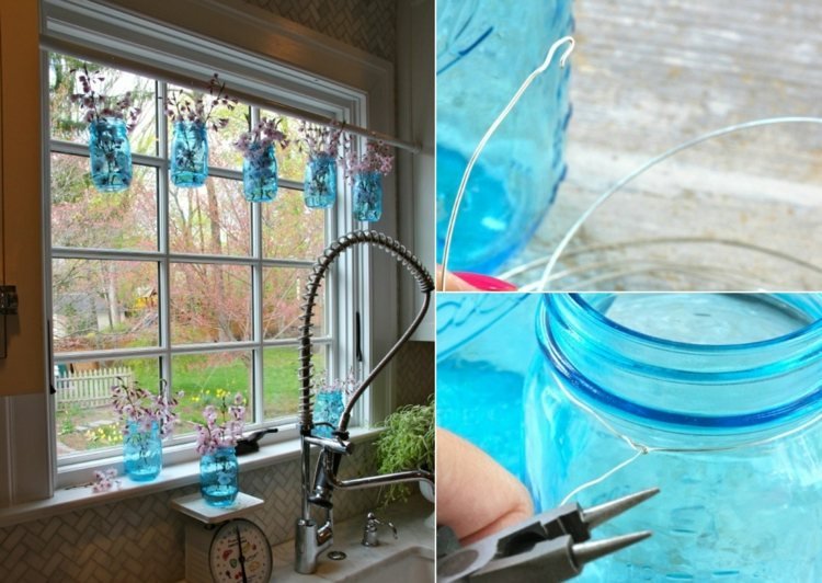 Modré murárske nádoby vybavené drôtom na zavesenie