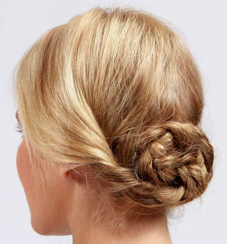 Prámiky a updos - Elsin drdol Účesy s vrkočom a updo jednoduchou diy-bielou-pulóvrovou-drdolou