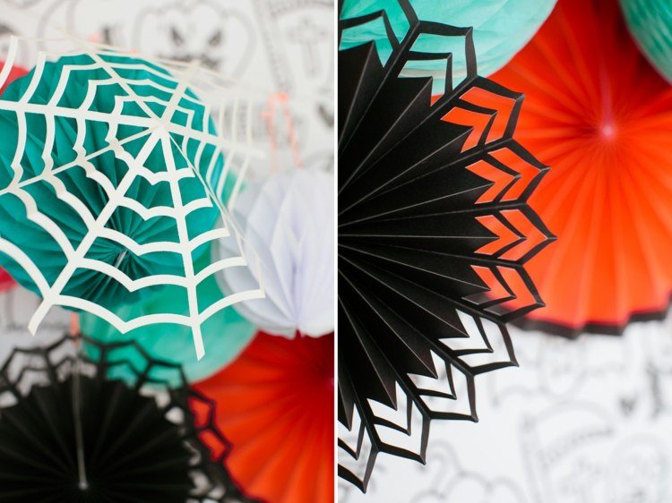 Vyrobte si sami krásnu halloweensku girlandu z lampášov, vejárov a pavučín