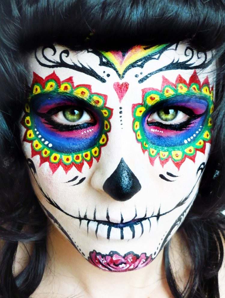 Vytvorte si vlastný make-up v akejkoľvek farbe halloweenske líčenie na poslednú chvíľu-cukrová lebka-farebné-vlastné-líčenie