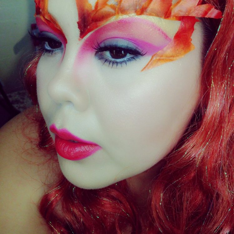 Jednoduchý nápad na líčenie podľa vlastného líčenia halloween make-up decentný dizajn-parochňa-červené-očné tiene