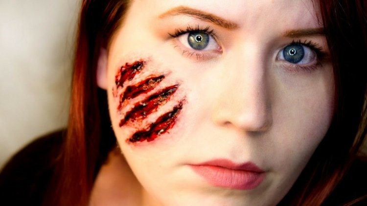 Halloweenske líčenie - otvorené rany sú ako prestrojenie veľmi obľúbené halloween-make-up-kukuričné vločky-mandle-drotár-navinuté pazúry