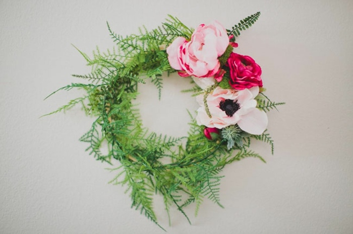 DIY veniec z hodvábnych kvetov pre vysnenú svadobnú tému svadobný doplnok kvety veniec drotár dekorácia nápad