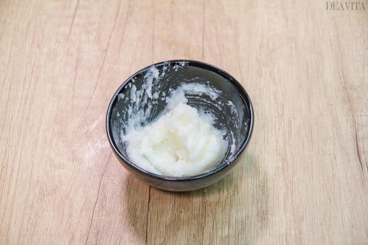 kutilský peeling na pery 15 ľahkých receptov s prírodnými prísadami miska s morskou soľou