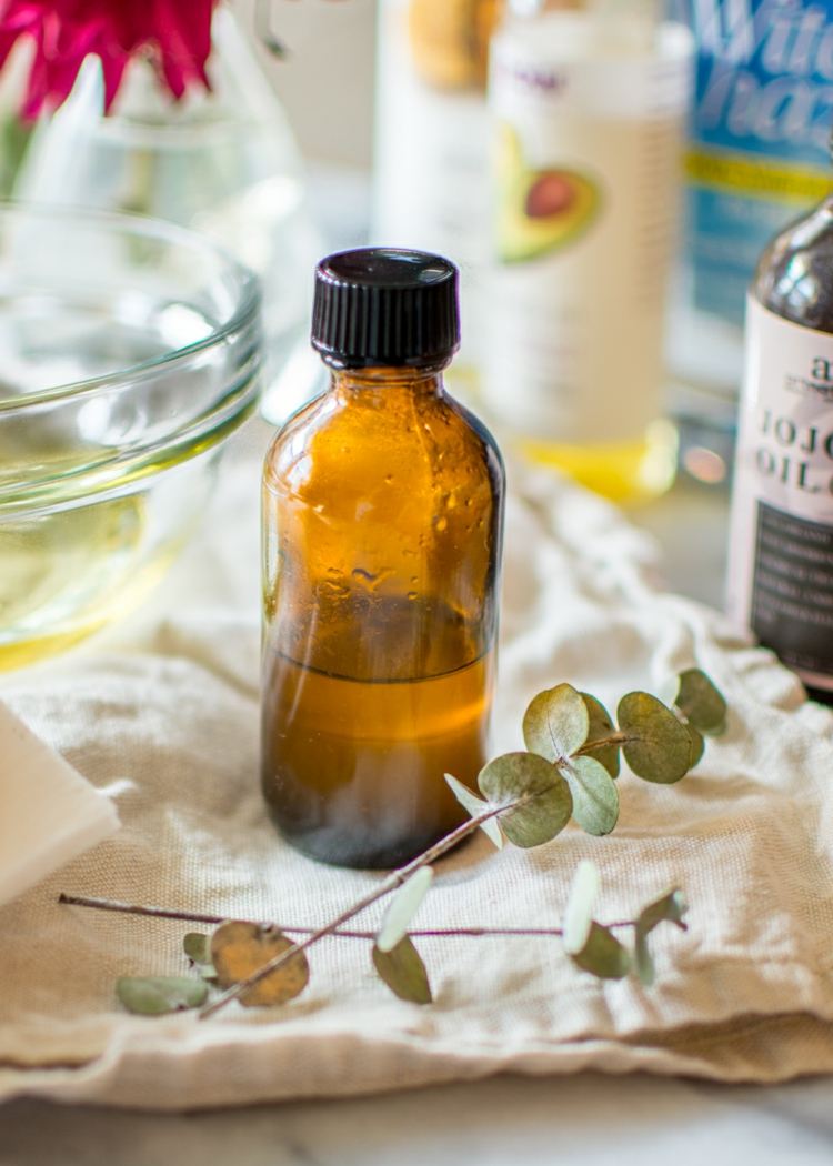 odličovač-esenciálnych olejov-vodeodolný-mejkap