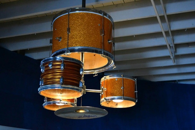 závesný bubon ako závesné svetlo originálny nápad, ako si ho vyrobiť Tinker-yourself-drum-as-pendant-light