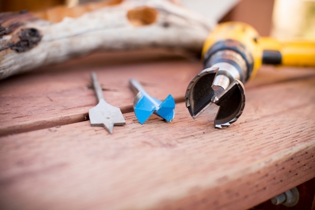 dekorácia elektrickými vrtákmi z naplaveného dreva jednoduché nástroje