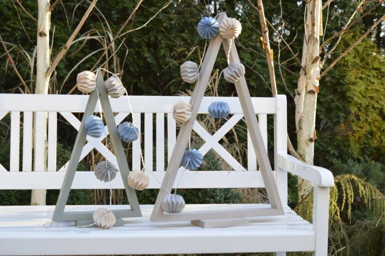 Ozdobte škandinávske vianočné ozdoby z dreva veniec alebo rozprávkové svetlá