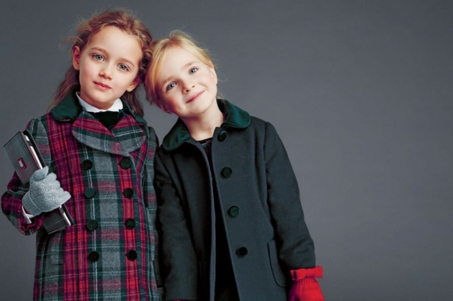 Kabáty pre dievčenské značkové šaty Plaid-and-solid-color-coat-by-Dolce-and-Gabbana-for-girls