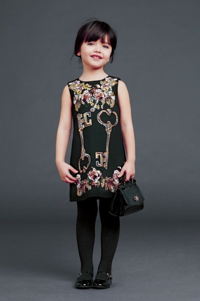 šaty s krátkym rukávom v čiernej farbe s doplnkom do kabelky Šaty-s-kľúčom-móda-Dolce-a-Gabbana